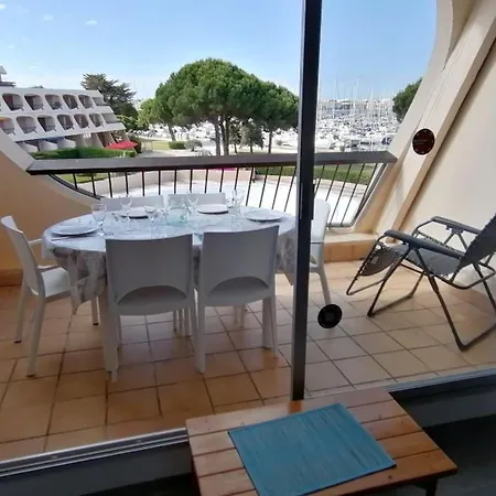 Refait 2 Pieces Avec Piscine Et Parking - Fr-1-731-106 * Le Grau-du-Roi
