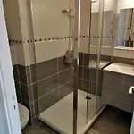 Refait 2 Pieces Avec Piscine Et Parking - Fr-1-731-106 Apartmán