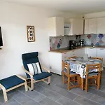 Refait 2 Pieces Avec Piscine Et Parking - Fr-1-731-106 * Le Grau-du-Roi