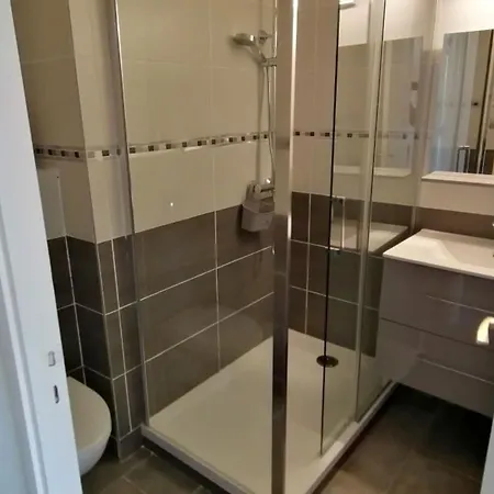Refait 2 Pieces Avec Piscine Et Parking - Fr-1-731-106 Apartment