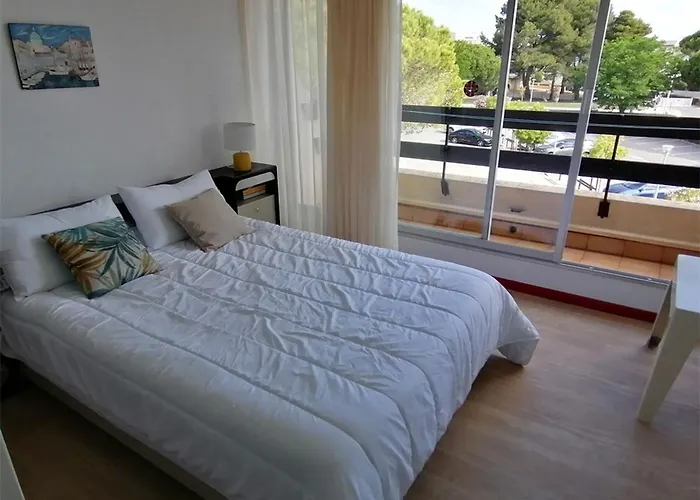 Apartament Refait 2 Pieces Avec Piscine Et Parking - Fr-1-731-106 *