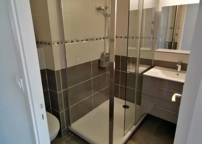 Refait 2 Pieces Avec Piscine Et Parking - Fr-1-731-106 Apartament