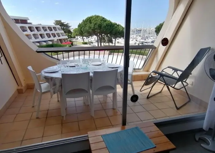 Refait 2 Pieces Avec Piscine Et Parking - Fr-1-731-106 * Le Grau-du-Roi